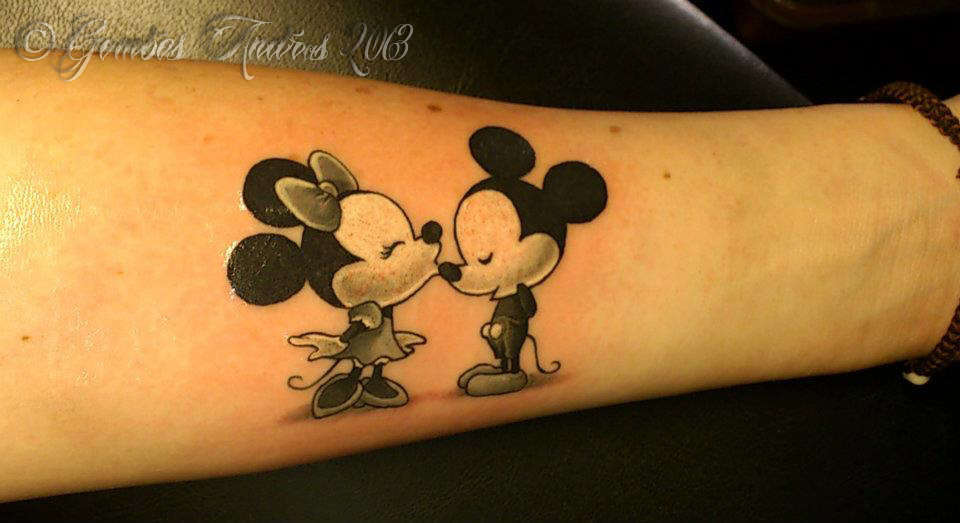 Mickey and Minnie kissing sketchy tattoo Disney  Mickey and minnie tattoos  Sketchy tattoo Mickey tattoo