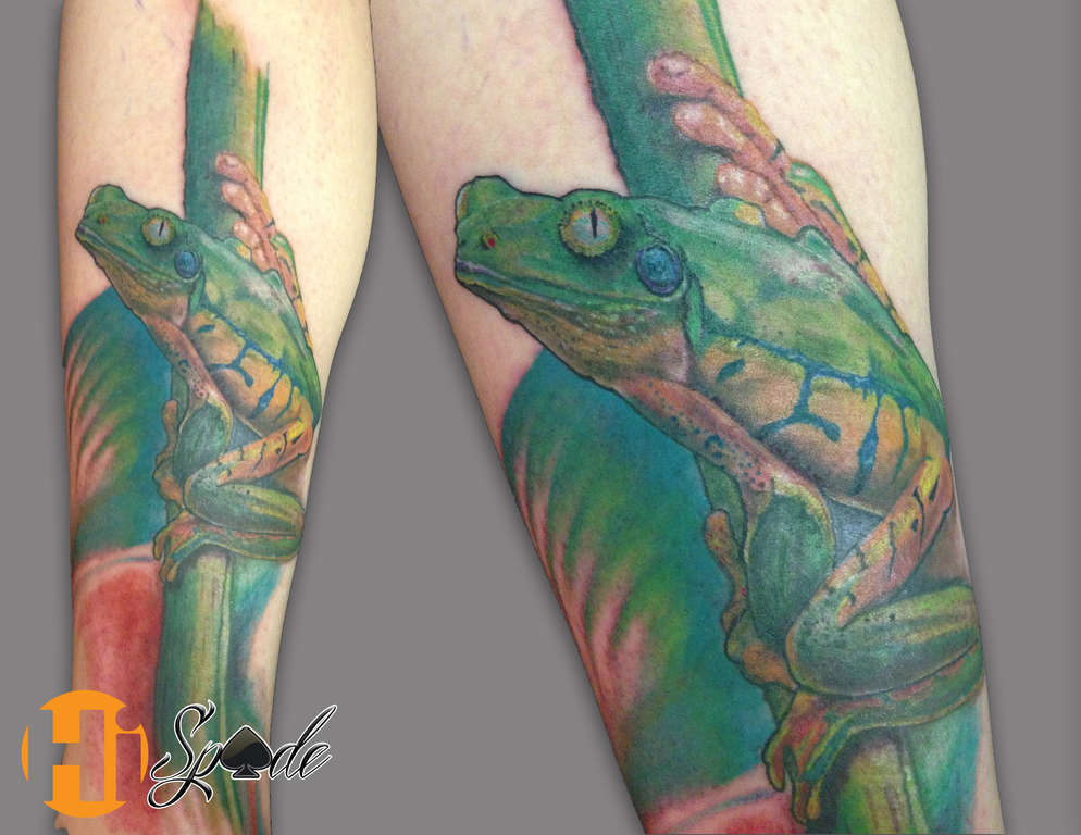 Frog-tattoo-leg-spade-hyperink-studios-broward-tattoos