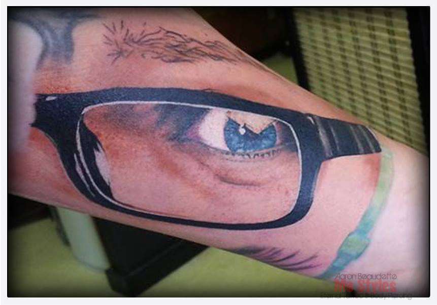 Eternal_tattoo_aaron_beaudette_mo_styles_eyeball_portraight_glasses_full_color_realism