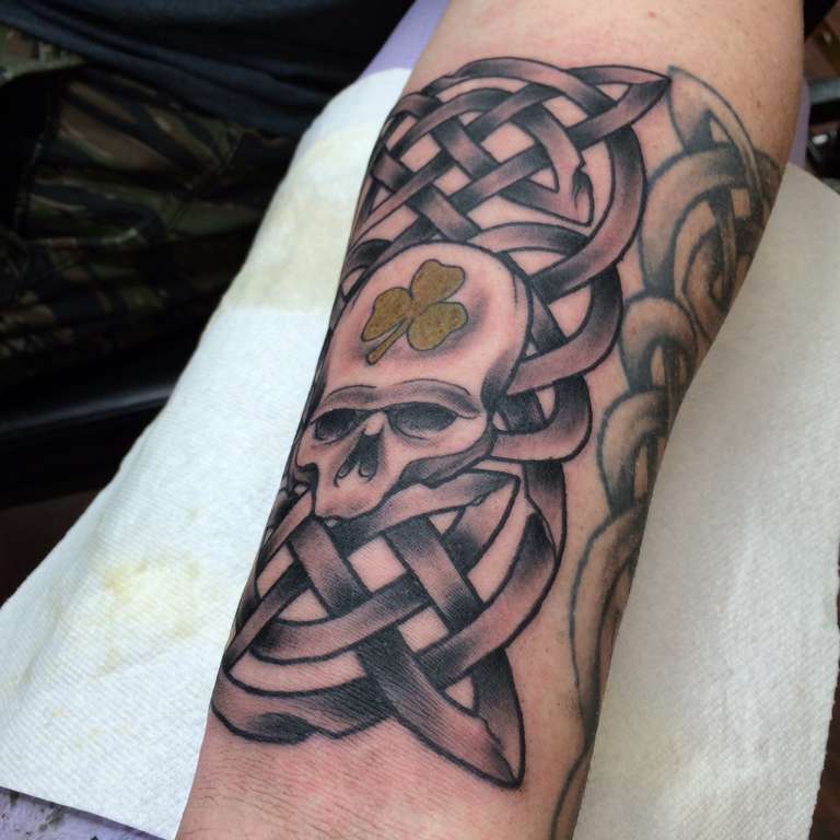 Grey Ink Skull With Clover Leaf Tattoo