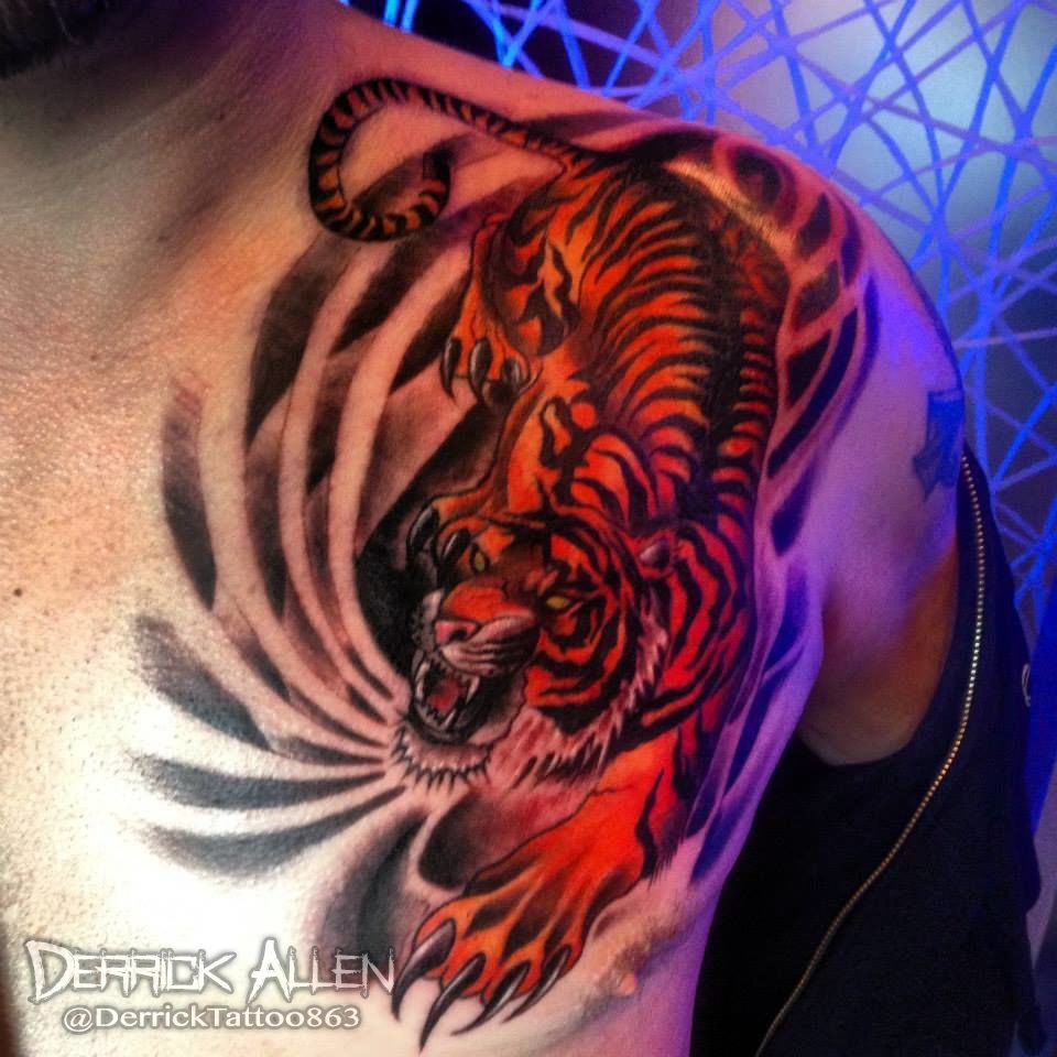 Huge neo-traditional tiger chest tattoo by @julian.siebert from Germany. |  ลายสักรูปสัตว์, รอยสักสี, รอยสักรูปเสือ