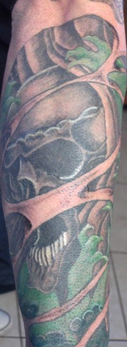 Stretched_skin_skull_tattoo