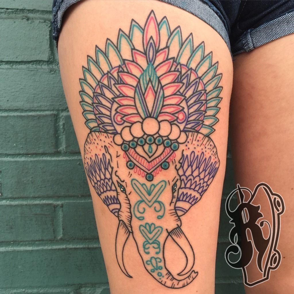 The colors and patterns of this feminine mandala tattoo create a floral  effect | Ratta Tattoo