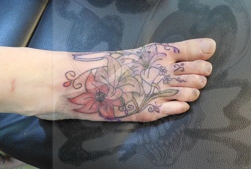 Tattoo uploaded by Paula Zeikmane • Girly and cute flower tattoo  #JuliaMikhaylova #flower #girly #cute #delicate #simple #dotwotk #finelines  • Tattoodo