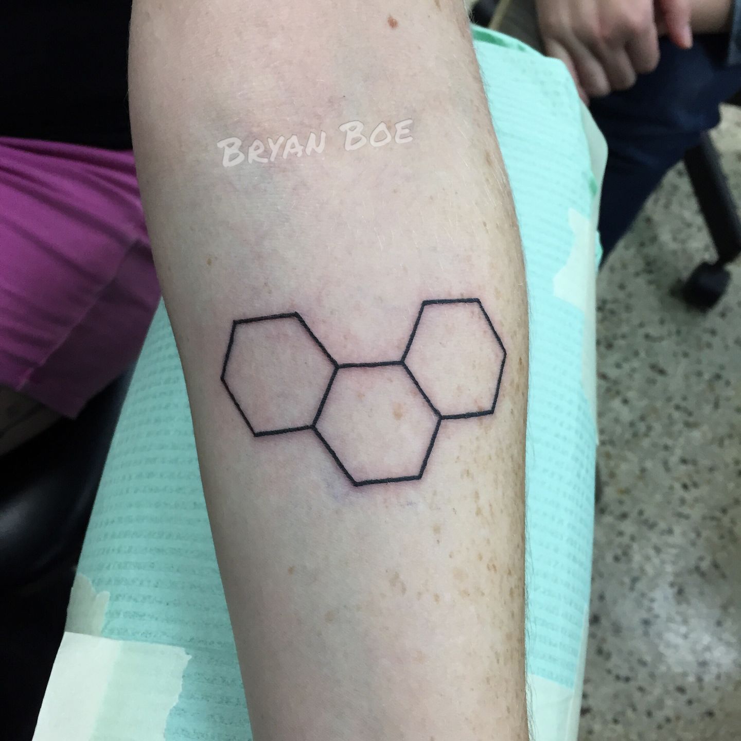 briyuntattoos:tri-hex-hexagon-lines-bold-outline