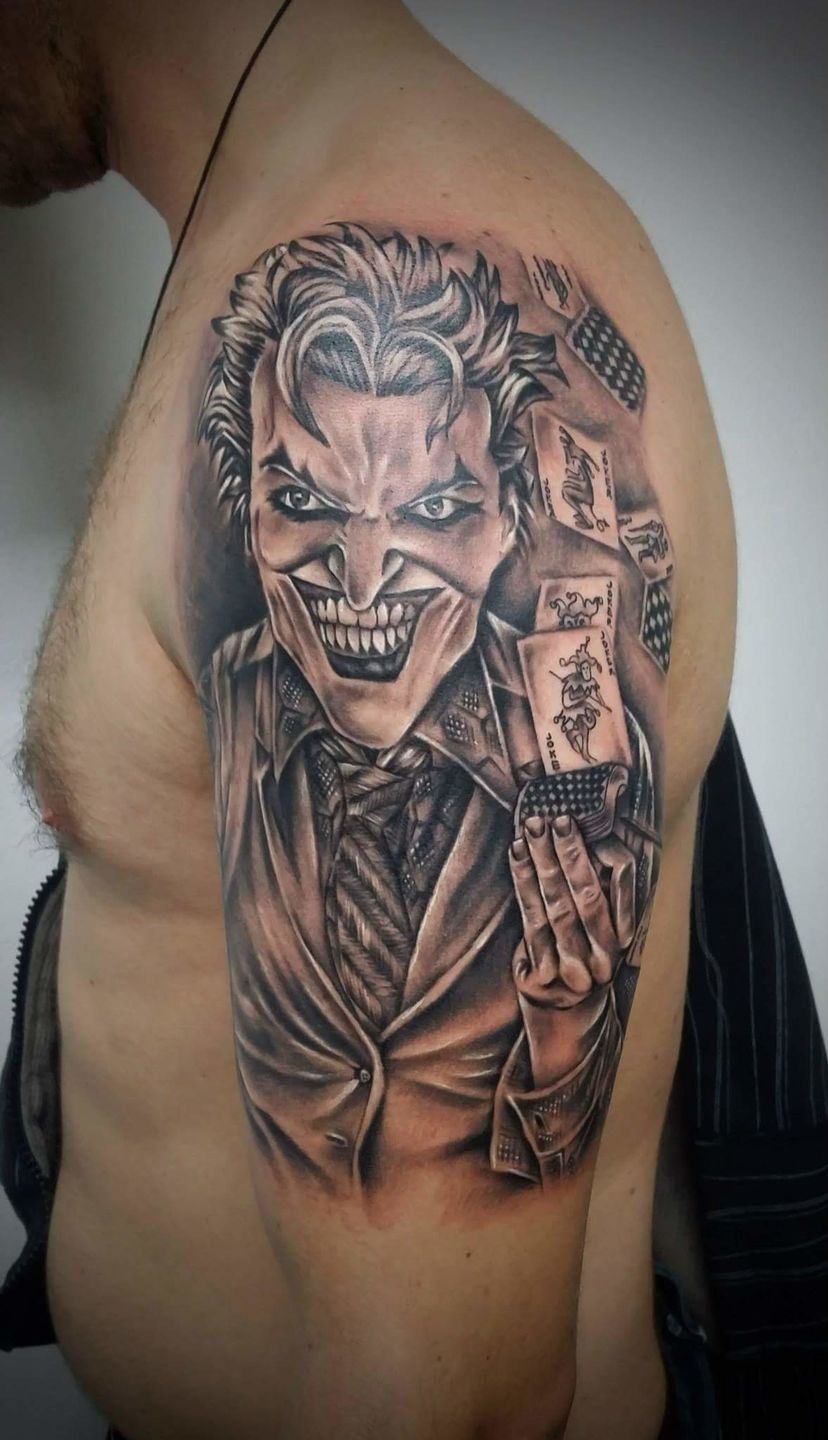 Tattoo uploaded by Artian Ink • El Joker de Joaquín Phoenix. #JokerTattoos  #batmanjoker #LineworkTattoos #comics • Tattoodo