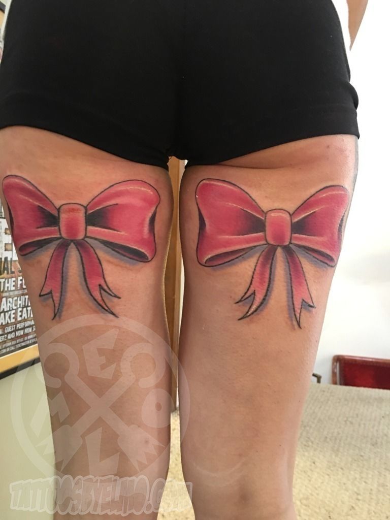 Cool Lace Bow Tattoo On Side Thigh