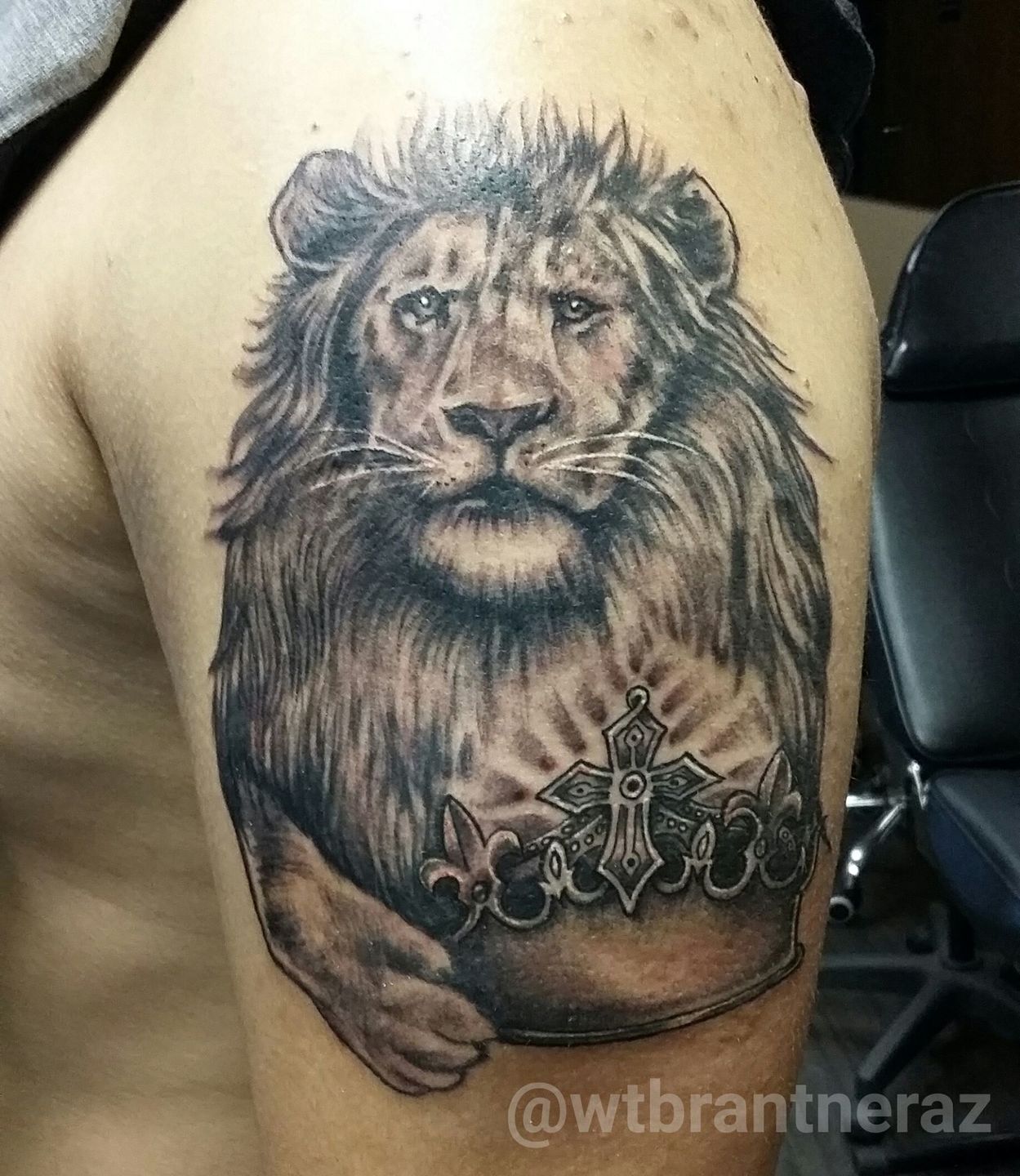 tommybrantner:king-lion-lion-king-tattoo-brantner-tattoos-crown