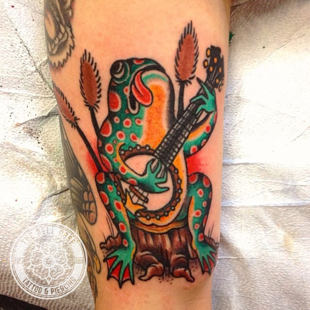 Aj_ludlow-frog-and-banjo-the-bell-rose-tattoo-and-piercing-mobile-alabama