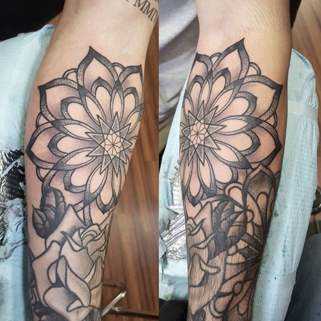 Black and grey mandala tattoo on the left hand | Left hand tattoo, Mandala  tattoo, Tattoos
