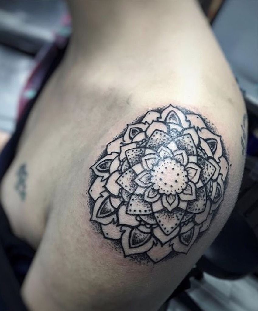 Ben & Nelly Tattoos - shoulder piece done today 💐 • • • • • #flowers  #flower #flowertattoo #shoulder #shouldertattoo #tattoo #line #linetattoo # linework #lineworktattoo #tattooideas #tattoos #tattoooftheday #tattoowork  #tattooedgirl #rosetattoo ...