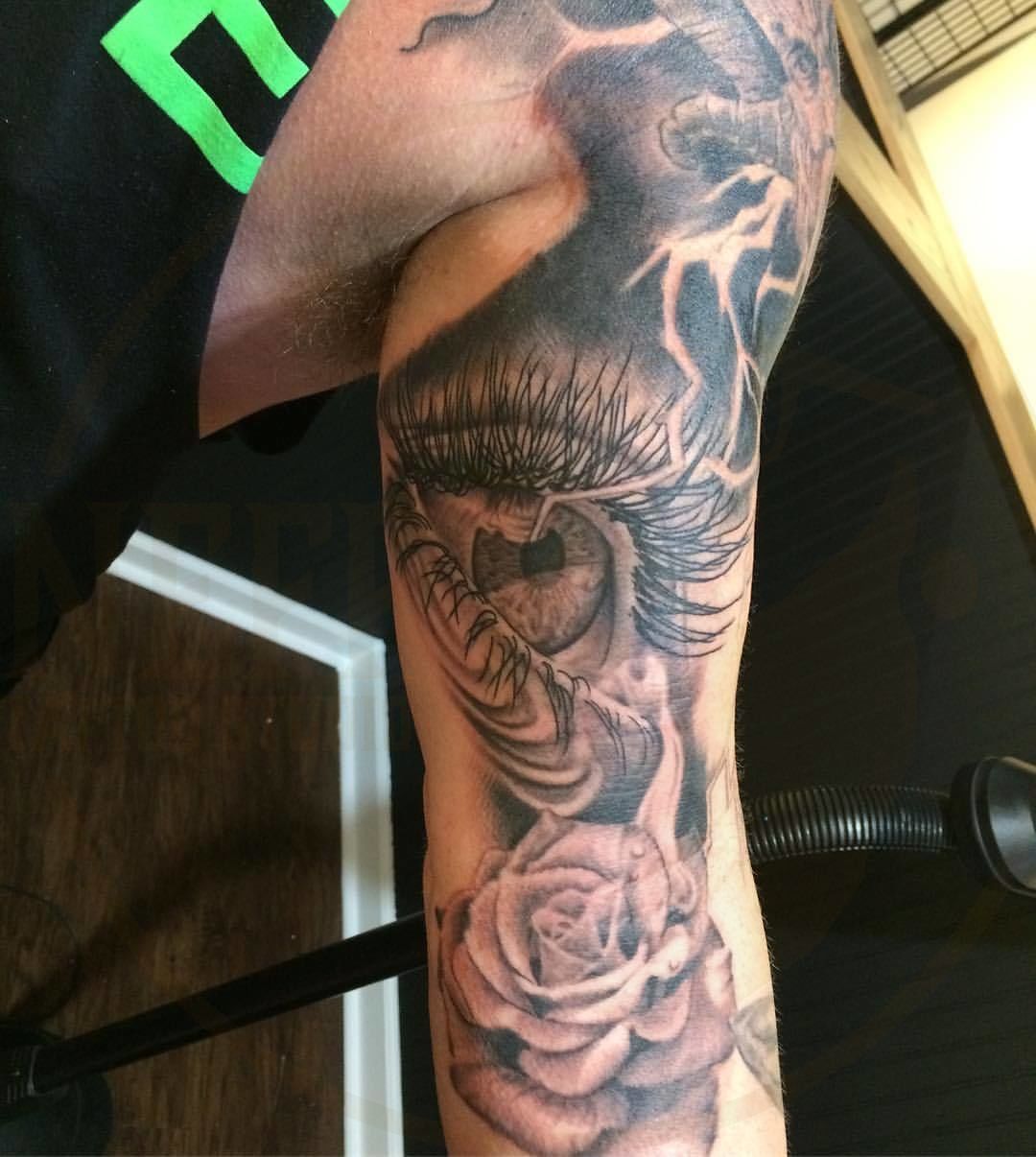 Eyeball_rose_sleeve