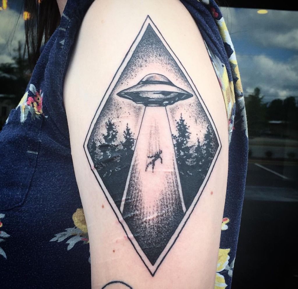 Just a lil abduction! Would love to do more alien/uap related tattoos!!  @rubytigertattoo #tattooartist #tattoo #uap #ufo #alien | Instagram