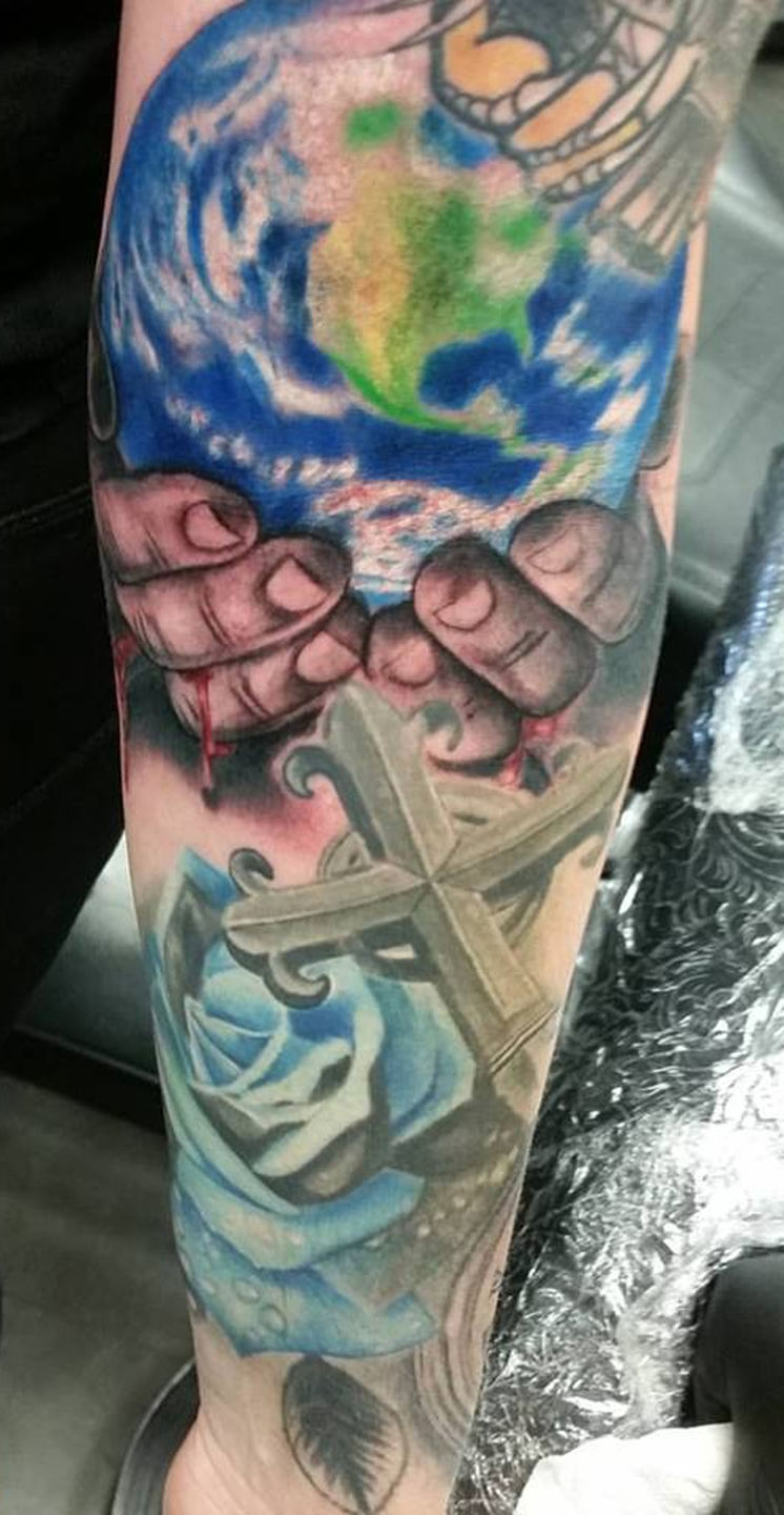 World_hands_tattoo