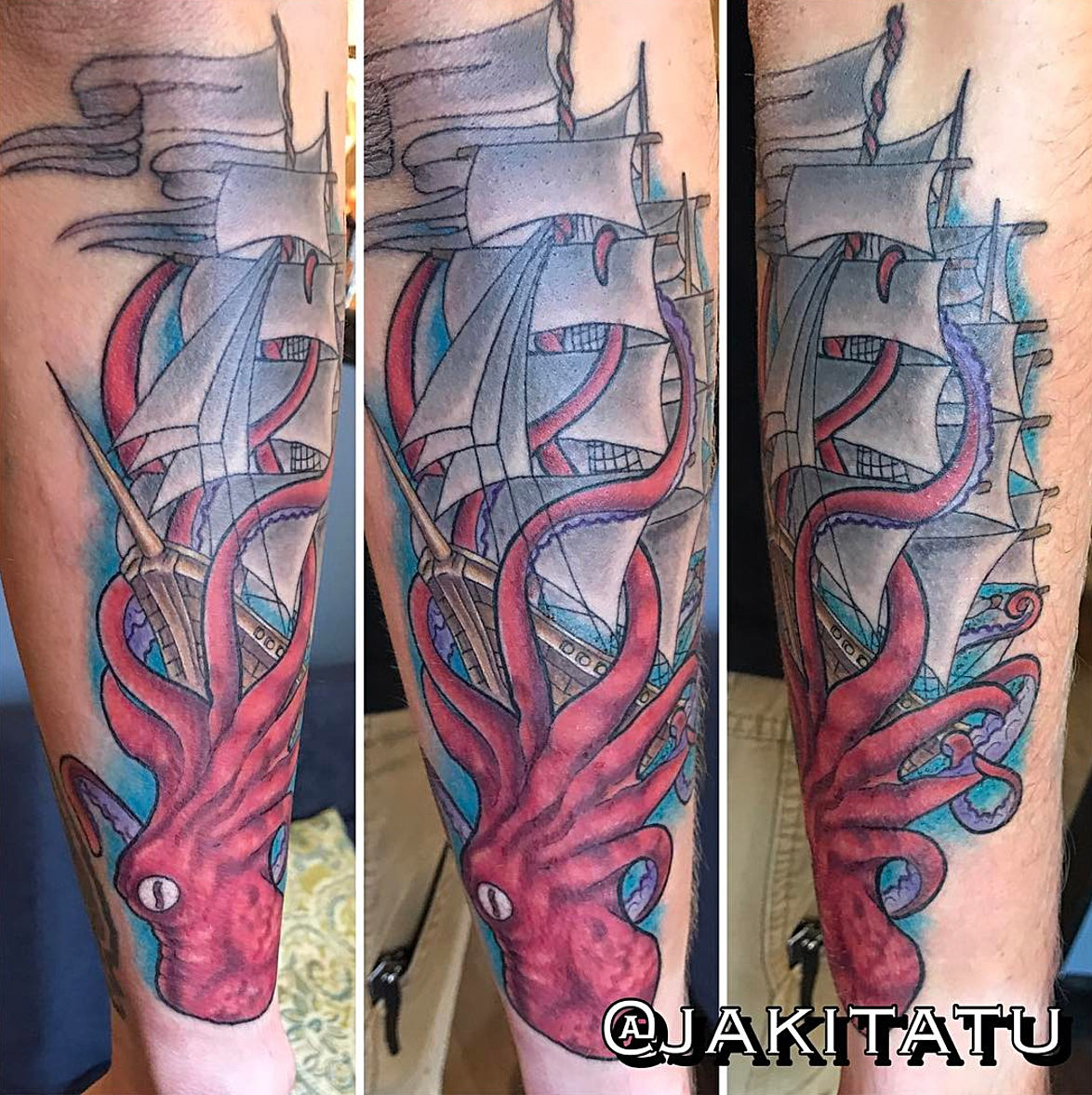 Ships and octopus sleeve by Oscar Moreno Tattoos Spooksink  Half sleeve  tattoo Upper half sleeve tattoos Sleeve tattoos
