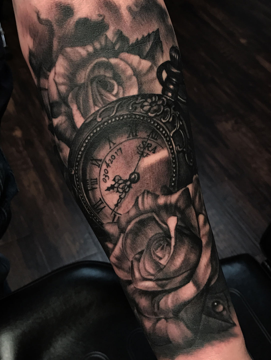 dannyelliott:a-pocketwatch-and-roses-for-his-newborn ...