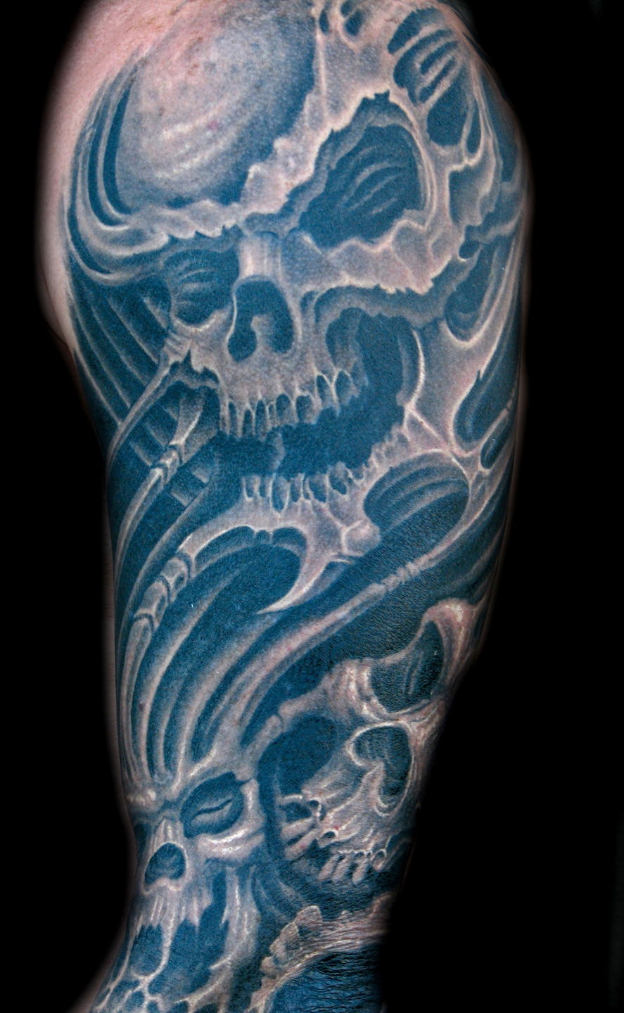 Las-vegas-tattoo-artist_joe-riley_black-and-grey-biomechanical-skull-tattoo