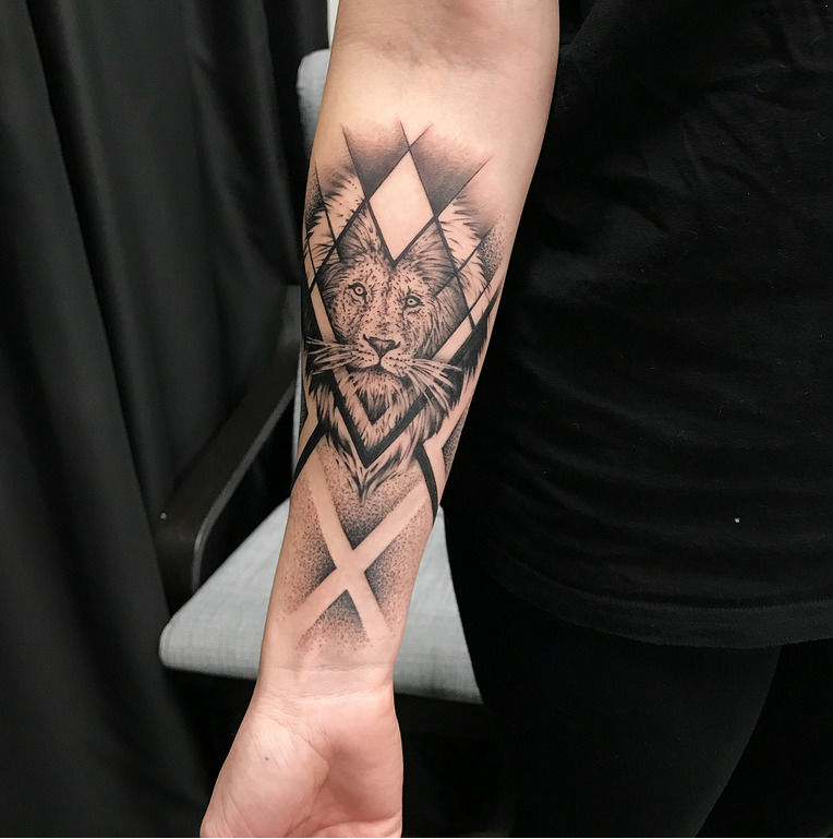 Top 21 Geometric Lion Tattoo Designs  PetPress