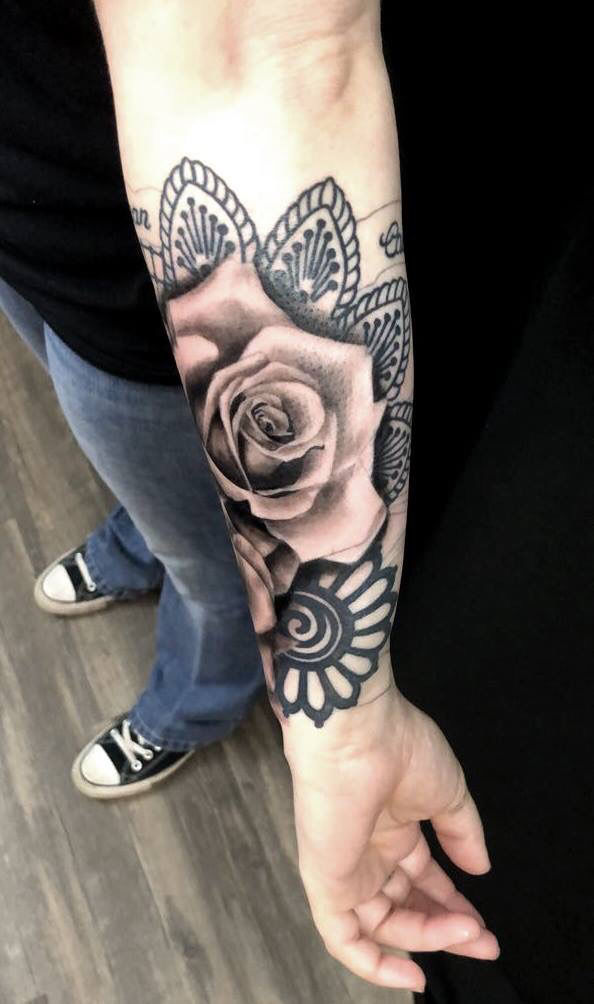 crystalrscarff:roses-rose-black-and-grey-realism-flowers-lines