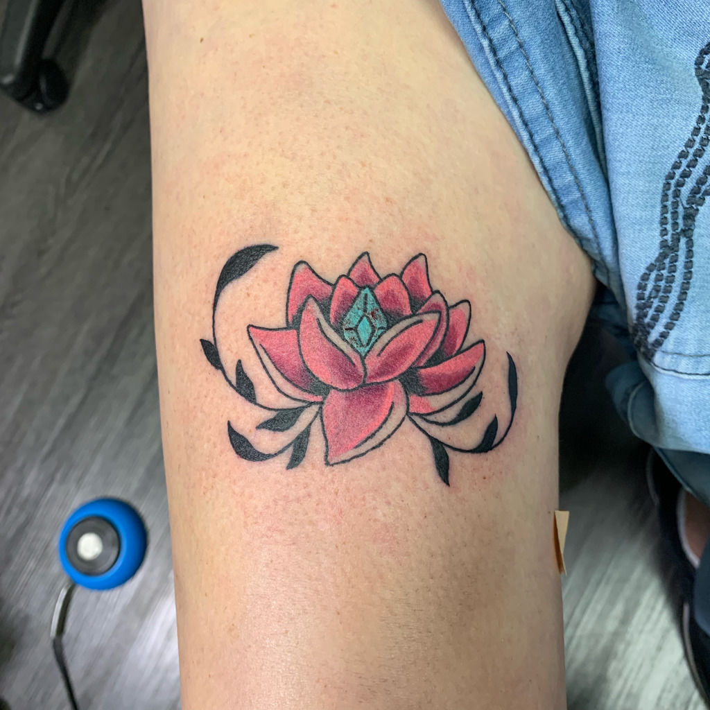 ✨🌀•rp• video of a lotus tattoo I did in shades of magenta and pink on my  clients back. she wanted to incorporate a “watercolor” background … |  Instagram
