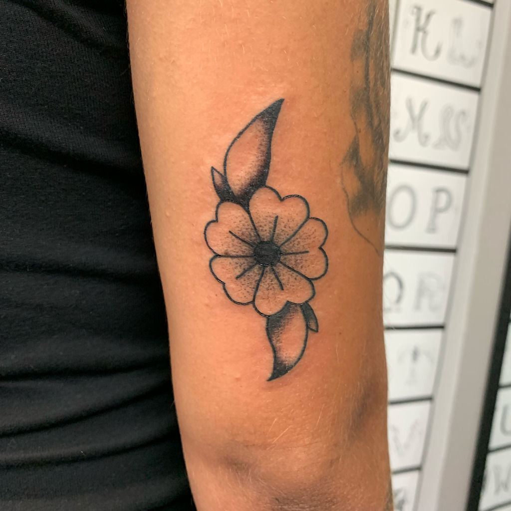 Obsessed with this dead flower flash Handpoke tattoo  rsticknpokes