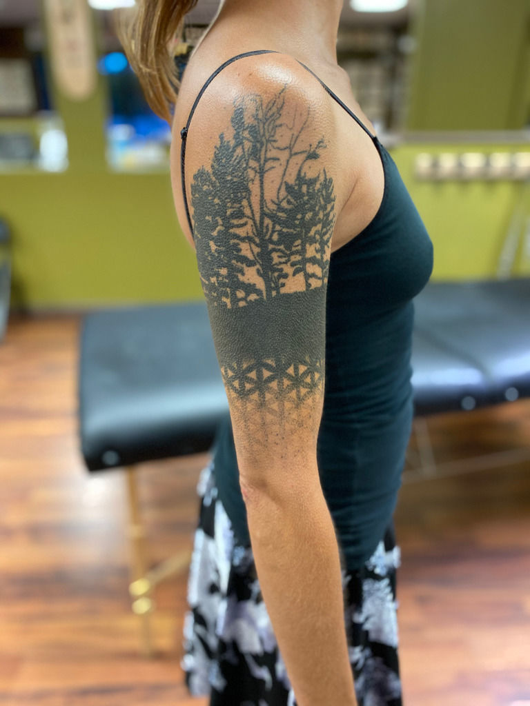 My Tattoo Work on Tumblr: Tree of life Mandala for Keri today 😊 #tattoo  #mandalatattoo #treeoflife #treeoflifetattoo #treetattoo #mandala #dotwork ...