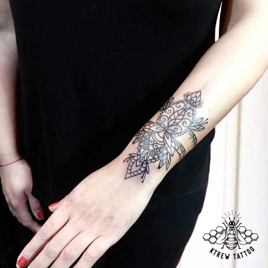 12 Classy Cuff Tattoos | Cuff tattoo, Flower wrist tattoos, Traditional tattoo  cuff