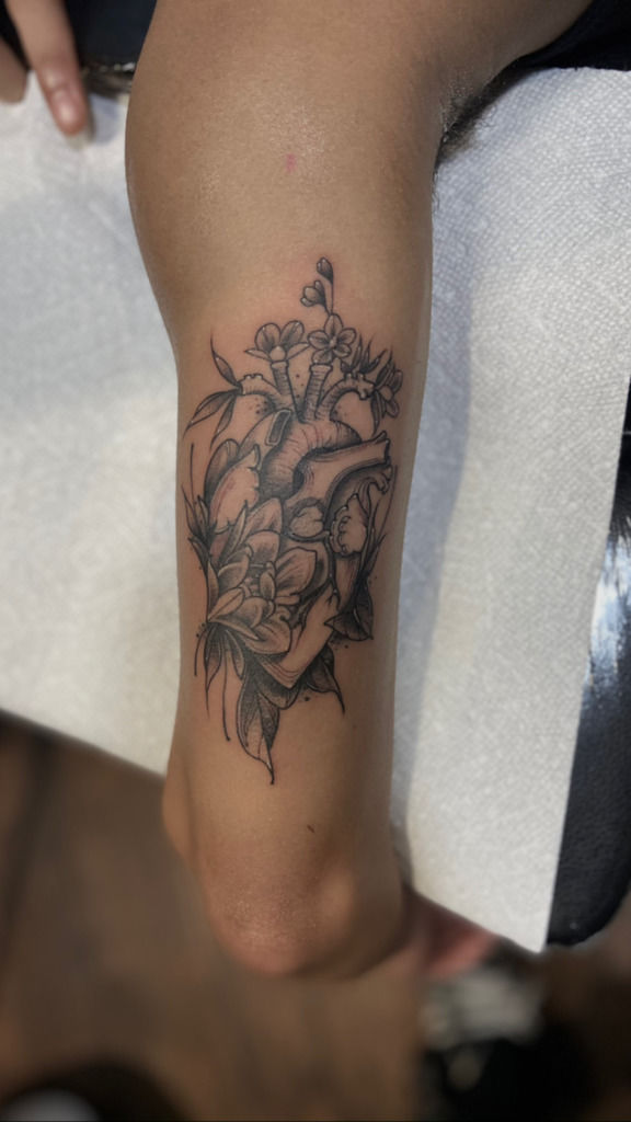 derrickoneal:floral-heart-finelinetattoo-blackwork-tattoo-heart-tattoo -heart-anatomical-heart-tattoo-floral-heart-tattoo -floraltattoo-floralhearttattoo-derrickjamestattoos-derrick-oneal-tattoo