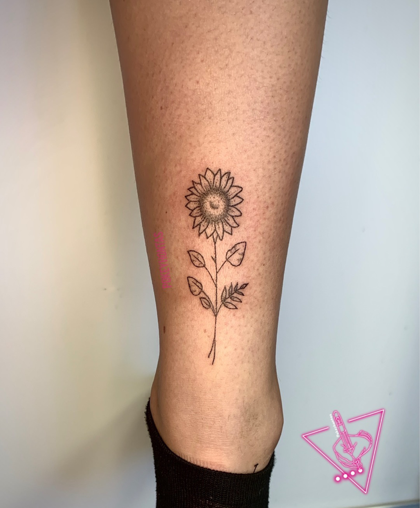 33 Perfect Small Sunflower Tattoo Examples For 2024 – Eye On Tattoos