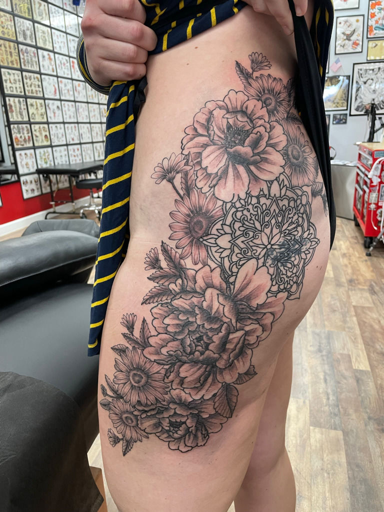 Tattoo uploaded by Lianakadabra • #mandalatattoo #mandala #ornamental  #Blumen #blumentattoo #flowers #flowertattoo #mandalas • Tattoodo