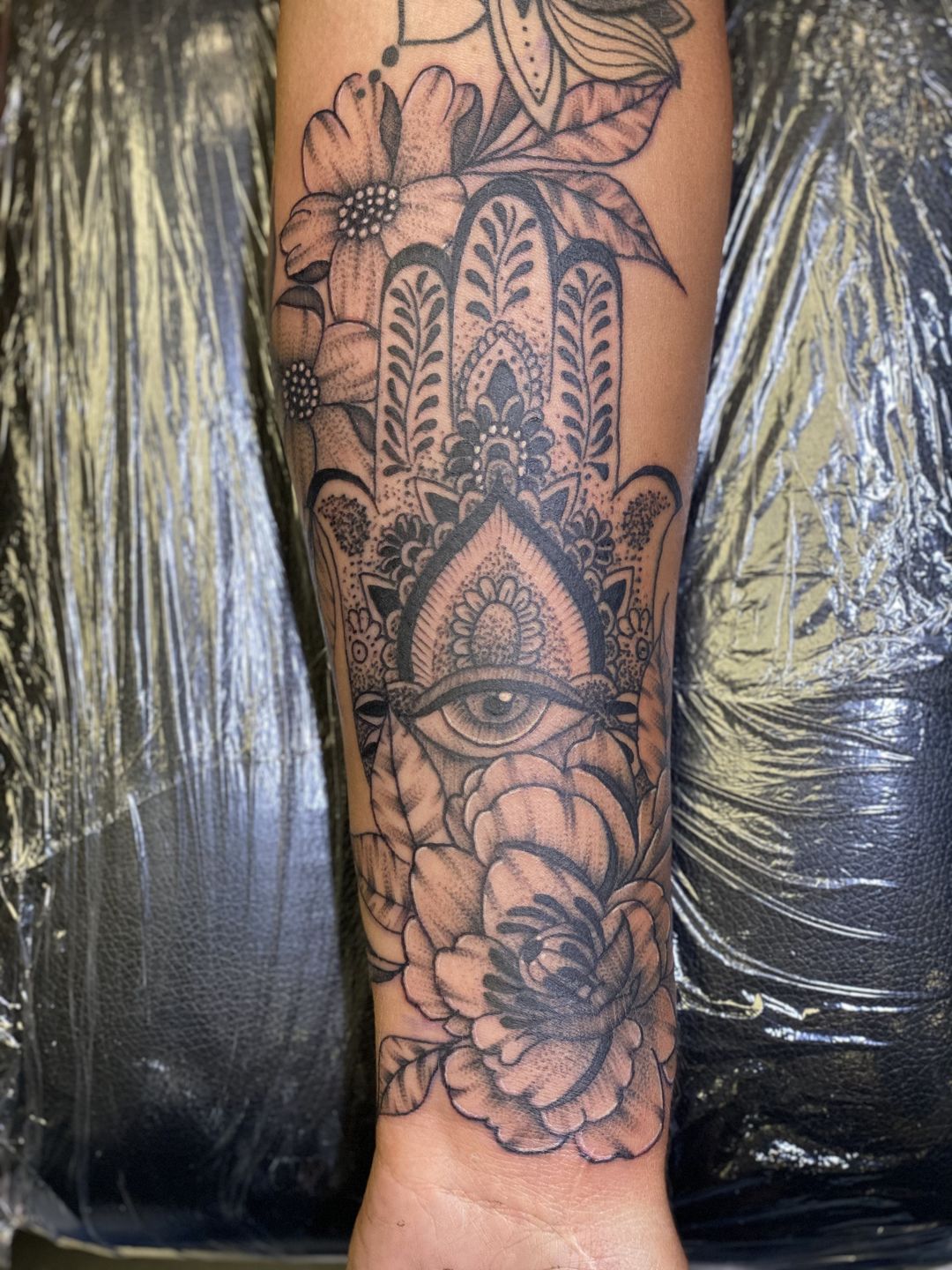 Hamsa Hand by Monica Snyder Eden Body Art Studios (Dallas) : r/tattoos