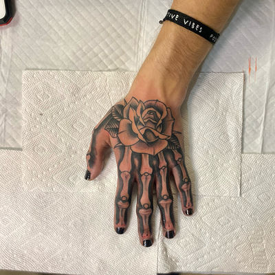 Hand Tattoo 🅱️ #sosasigns #handtattoo #b #driptattoo #redink