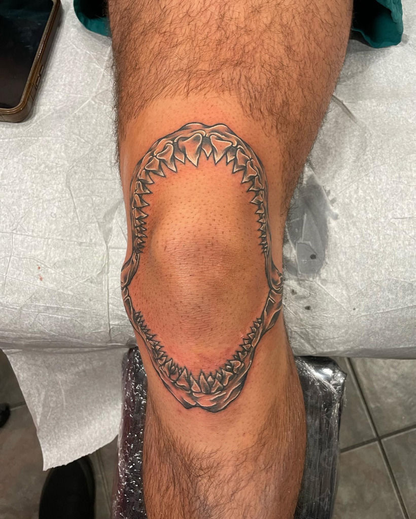 Microrealistic tiger tattoo on the knee