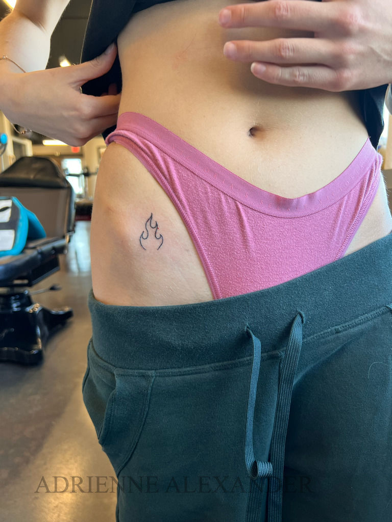 Painful pelvis (?) after lower stomach tattoo… Normal? : r/tattooadvice
