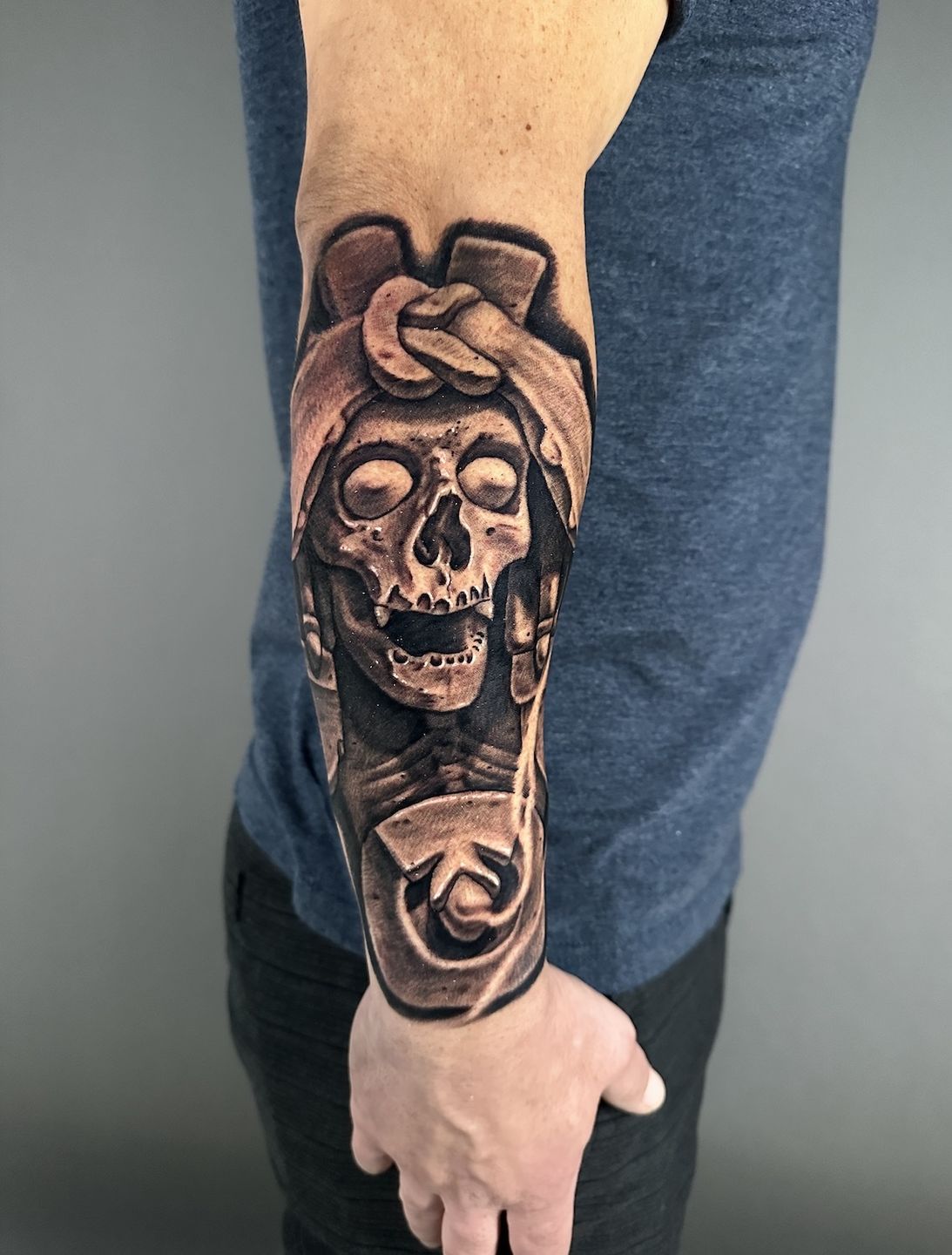 Skull hand holding gun pistol death tattoo Vector Image